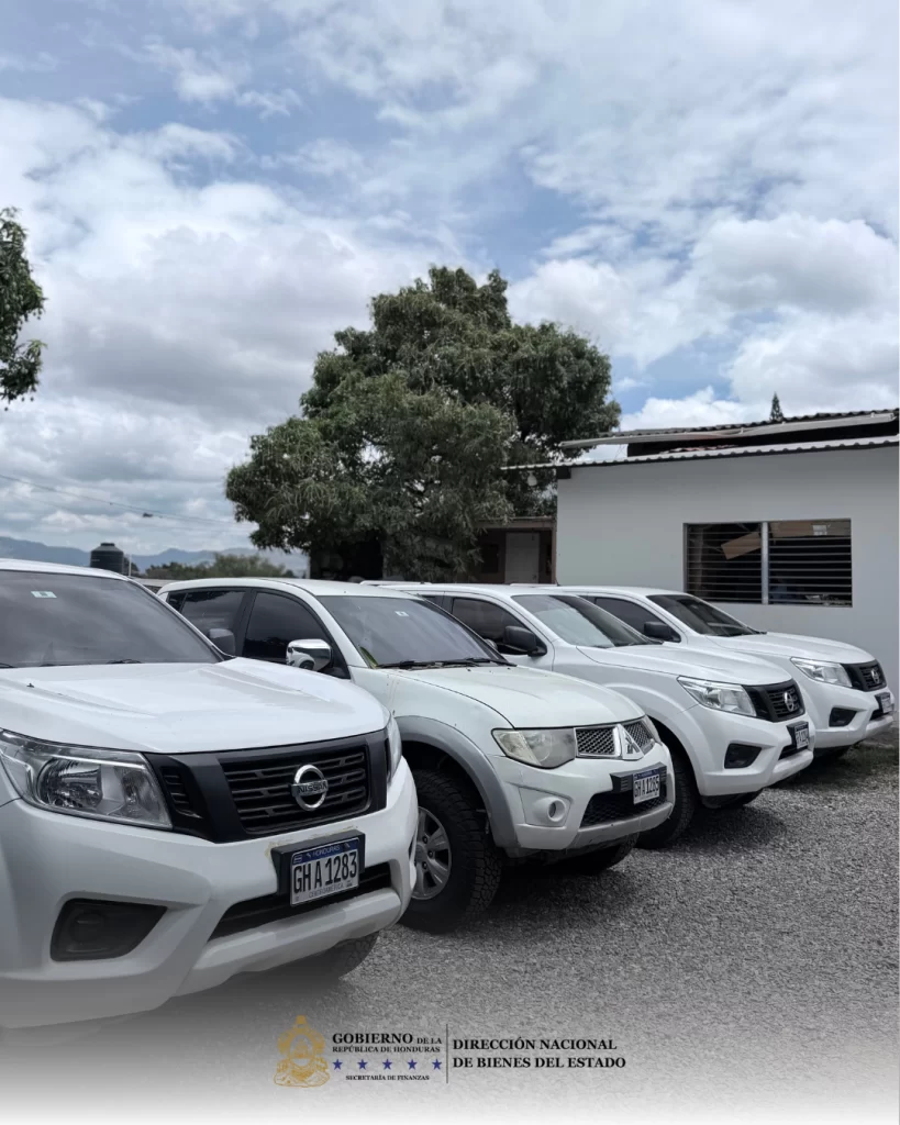 La DNBE transfiere vehiculos hacia la nueva secretaria de vivienda y Asentamientos Humanos seviah 1