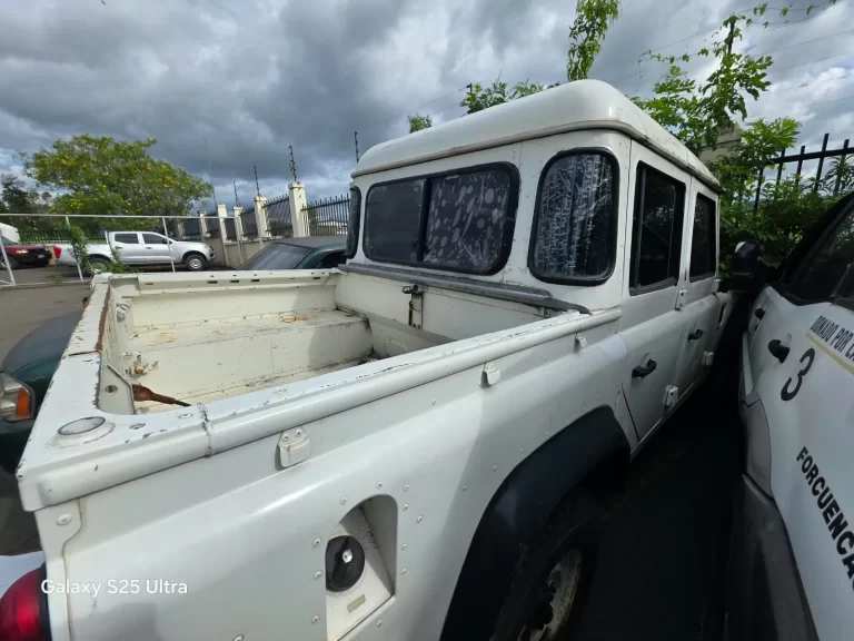 LAND ROVER DEFENDER