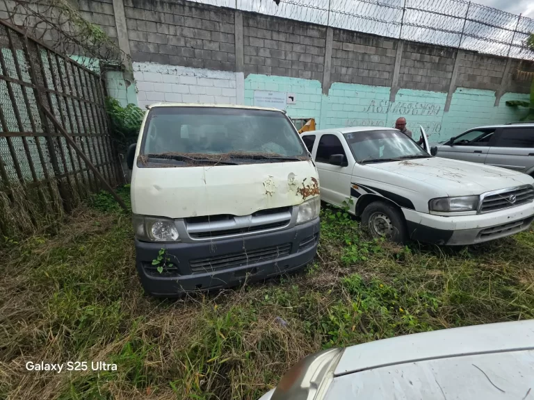 TOYOTA HIACE